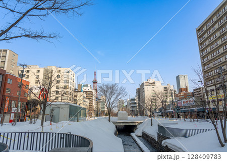 北海道札幌市 冬の南三条橋から見るさっぽろテレビ塔 北海道札幌市 冬の南三条橋から見るさっぽろテレビ塔 128409783