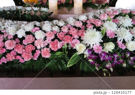 お洒落な花祭壇 お洒落な花祭壇 128410177