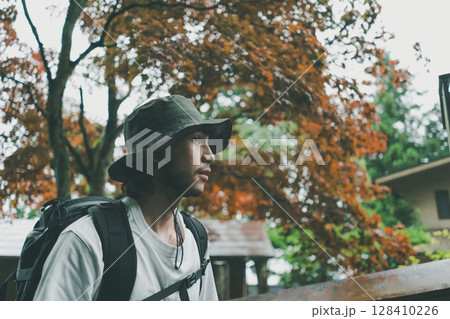 inbound tourist 128410226