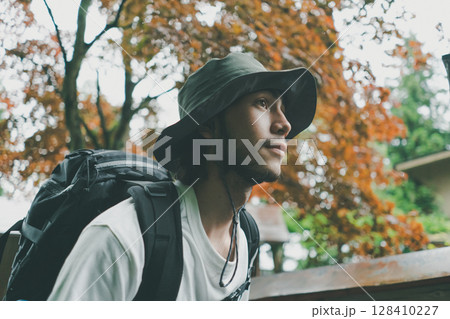 inbound tourist 128410227