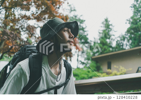 inbound tourist 128410228