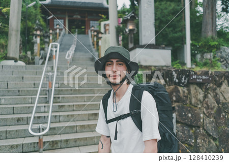 inbound tourist 128410239