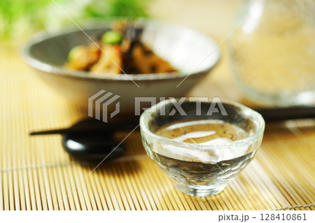 日本酒とひじきと枝豆の煮物 128410861