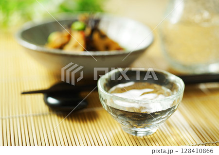 日本酒とひじきと枝豆の煮物 128410866