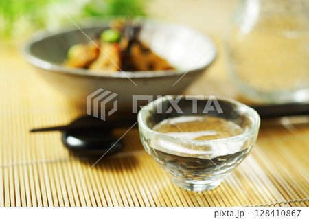 日本酒とひじきと枝豆の煮物 128410867