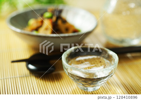 日本酒とひじきと枝豆の煮物 128410896