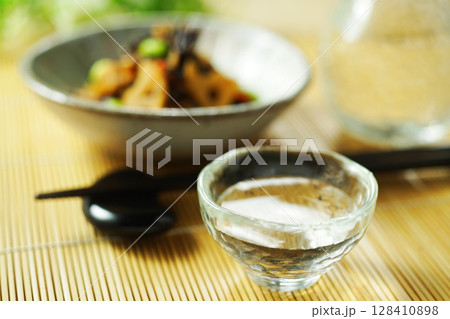 日本酒とひじきと枝豆の煮物 128410898