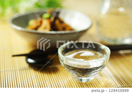 日本酒とひじきと枝豆の煮物 128410899