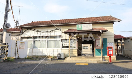 JR両毛線の山前駅駅舎 128410993