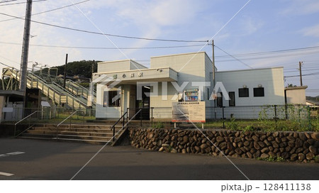 JR両毛線の小俣駅駅舎 128411138