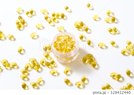 サプリメントイメージ（ビタミンD3) 128412440