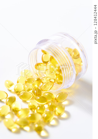 サプリメントイメージ（ビタミンD3) 128412444