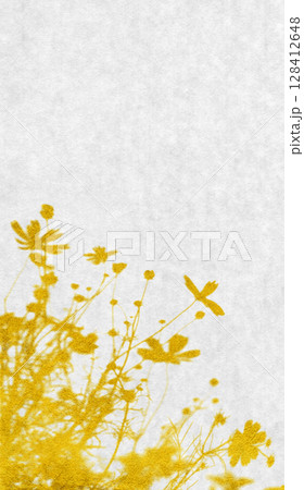 リアルなコスモスを金箔で描いた、和風のシルエットアート 128412648