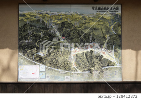 石見銀山 銀山地区にある遺跡イラスト案内図 128412872