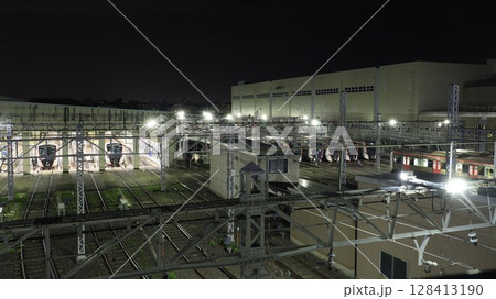 都営浅草線の車両基地である馬込車両検修場の夜景 都営浅草線の車両基地である馬込車両検修場の夜景 128413190