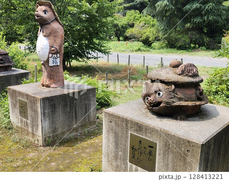 ぶんぶく茶釜の寺　釜に化けた狸 128413221