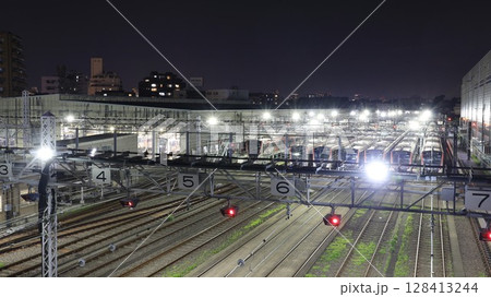 都営浅草線の車両基地である馬込車両検修場の夜景 都営浅草線の車両基地である馬込車両検修場の夜景 128413244