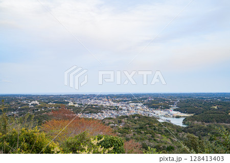 三重県志摩市　横山展望台からの伊勢志摩の風景 128413403