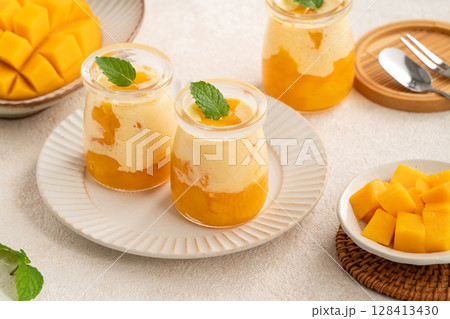 マンゴー マンゴ ムース 128413430