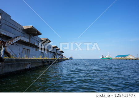 青空と海－港の風景-Blue Sky and Sea - Harbor Scenery- 128413477