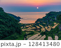 （佐賀県）浜野浦の棚田　夕景 128413480