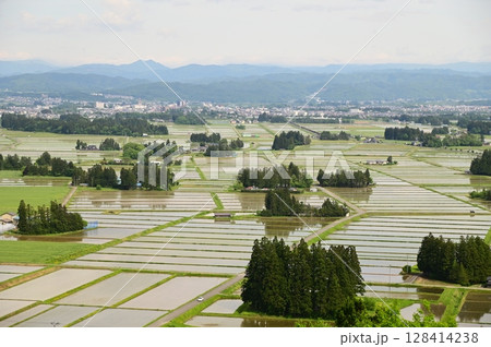 円万寺観音山から見える居久根(いぐね)のある風景 円万寺観音山から見える居久根(いぐね)のある風景 128414238