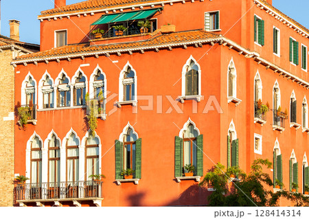 Venice, Italy traditional house, windows 128414314