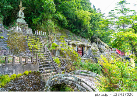 【世界遺産 石見銀山遺跡とその文化的景観】【重伝建】大森銀山 初夏の羅漢寺五百羅漢窟1 島根県大田市 【世界遺産 石見銀山遺跡とその文化的景観】【重伝建】大森銀山 初夏の羅漢寺五百羅漢窟1 島根県大田市 128417020