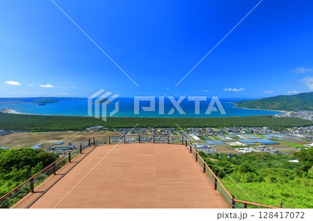 【佐賀県】快晴の鏡山展望テラス(鏡山展望台) 【佐賀県】快晴の鏡山展望テラス(鏡山展望台) 128417072