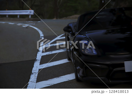 黒いオープンカー 黒いオープンカー 128418013