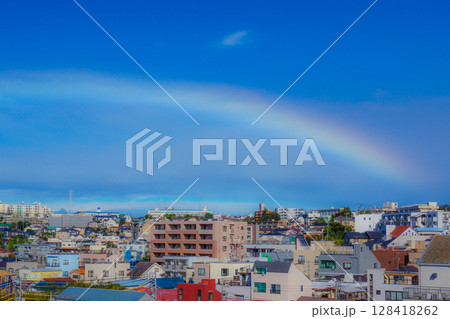 虹と横浜大口の街並み 128418262