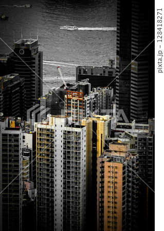ヴィクトリア・ピークから見える香港の高層ビル群 ヴィクトリア・ピークから見える香港の高層ビル群 128418271