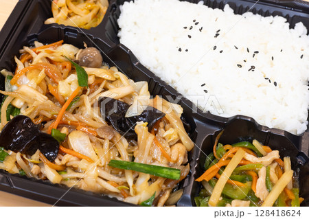 おいしい肉野菜炒め弁当 128418624