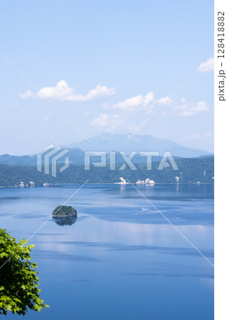 北海道摩周湖の第一展望台からの風景 128418882