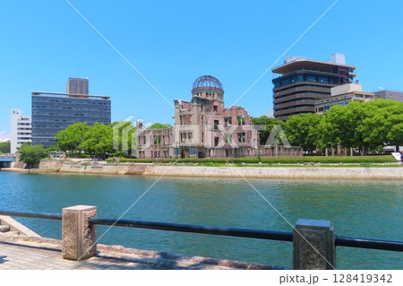 【広島県】原爆ドーム 平和記念公園 【広島県】原爆ドーム 平和記念公園 128419342