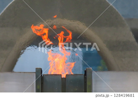 【広島県】平和記念公園の平和の灯 128419681