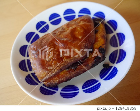 チョコチップデニッシュ 128419859