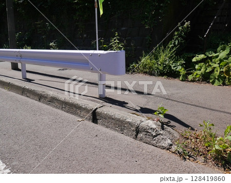 ガードレール 128419860