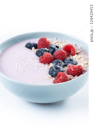 Healthy smoothie bowl with berries 128420453