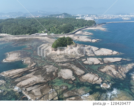 和歌山県　日本のウユニ塩湖　天神崎の絶景　ドローン撮影 128420477