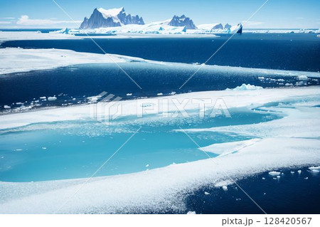 氷山と融解する海氷 極地の自然環境 128420567