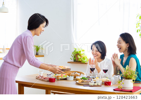 ホームパーティ　料理 128421663