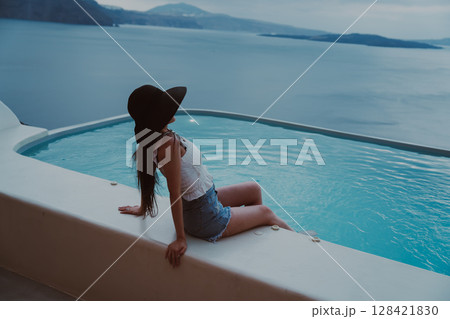ギリシャのサントリーニ島の美しい風景 128421830