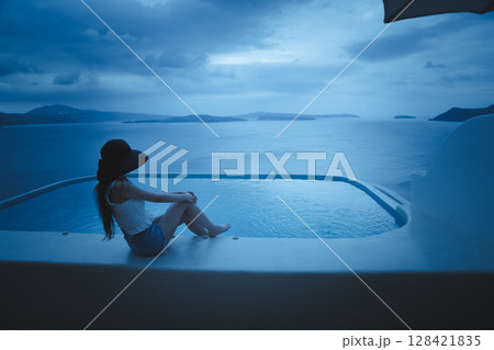 ギリシャのサントリーニ島の美しい風景 128421835