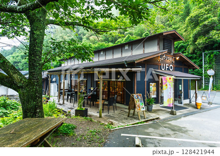 (屋外風景)　美しい緑と川のせせらぎが楽しめる爽やかなロケーションに映えるカフェ(熊本市西区河内町) 128421944