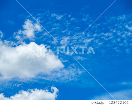 青い空と白い雲 128422102