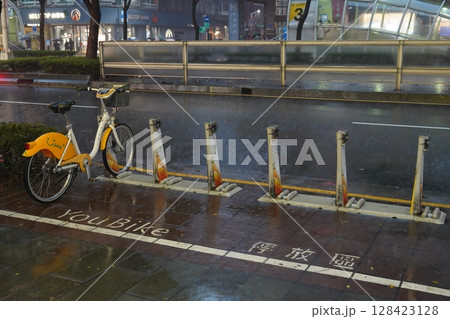 雨 夜 ナイト 128423128