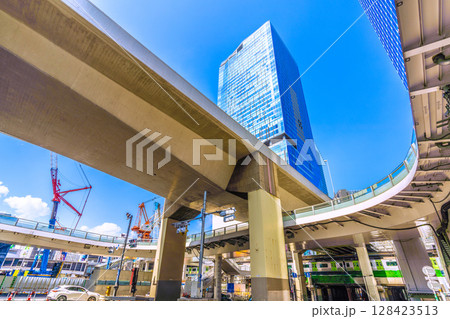 日本の東京都市景観7月・さよなら渋谷駅西口。中央のビルも完全に解体…首都高やデッキなどを望む=13日 日本の東京都市景観7月・さよなら渋谷駅西口。中央のビルも完全に解体…首都高やデッキなどを望む=13日 128423513