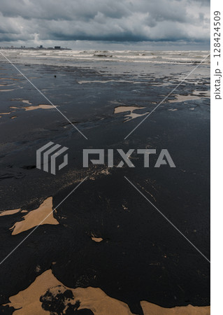 Oil leak in ocean coastline after a tanker wreck. Oil fuel polluted and destroy beach 128424509