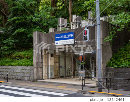 京成電鉄「京成上野駅」の駅名表示部 128424614